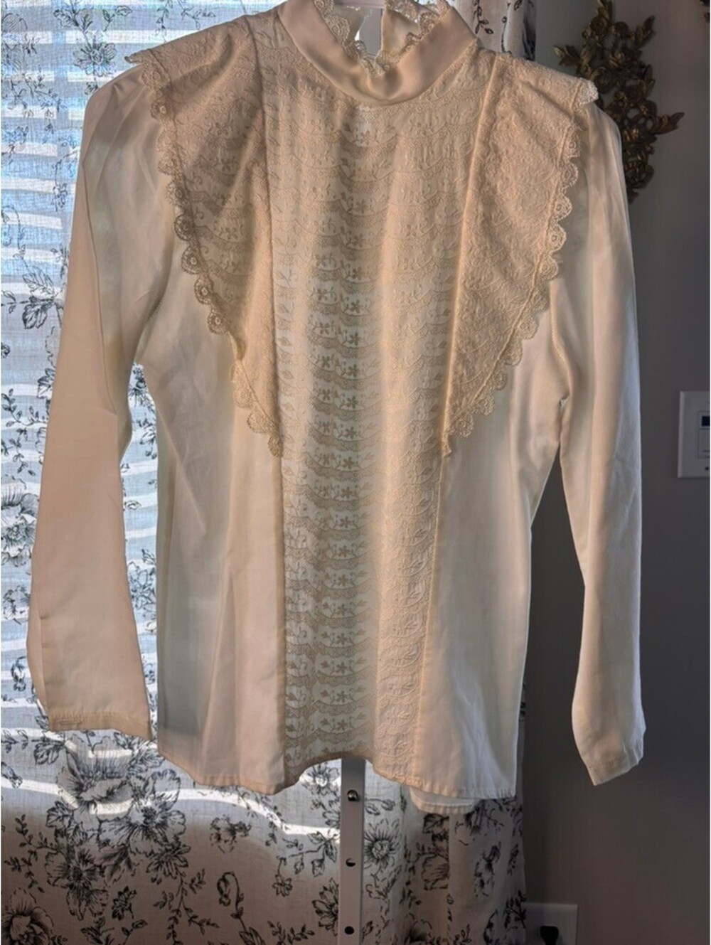 Vintage 70s 12 West Ivory Lace Bib Prairie Blouse